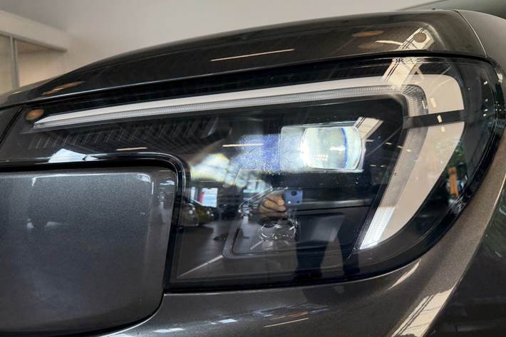 Grå Ford Explorer fra 2024
