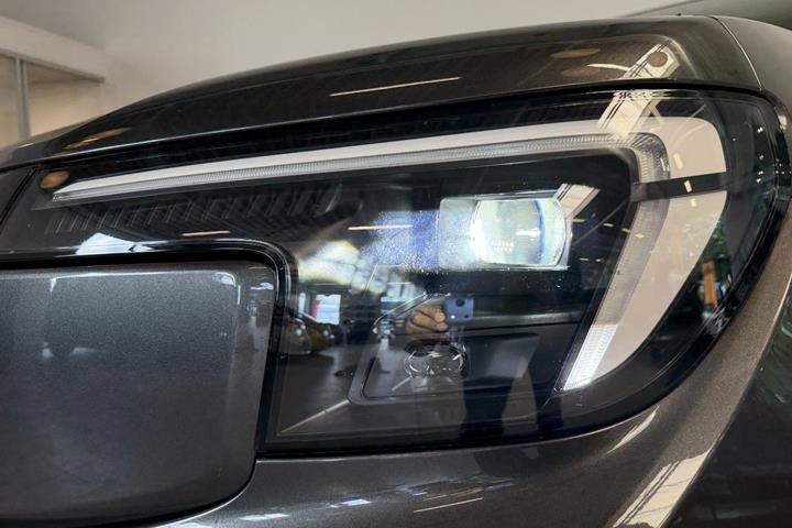 Grå Ford Explorer fra 2024