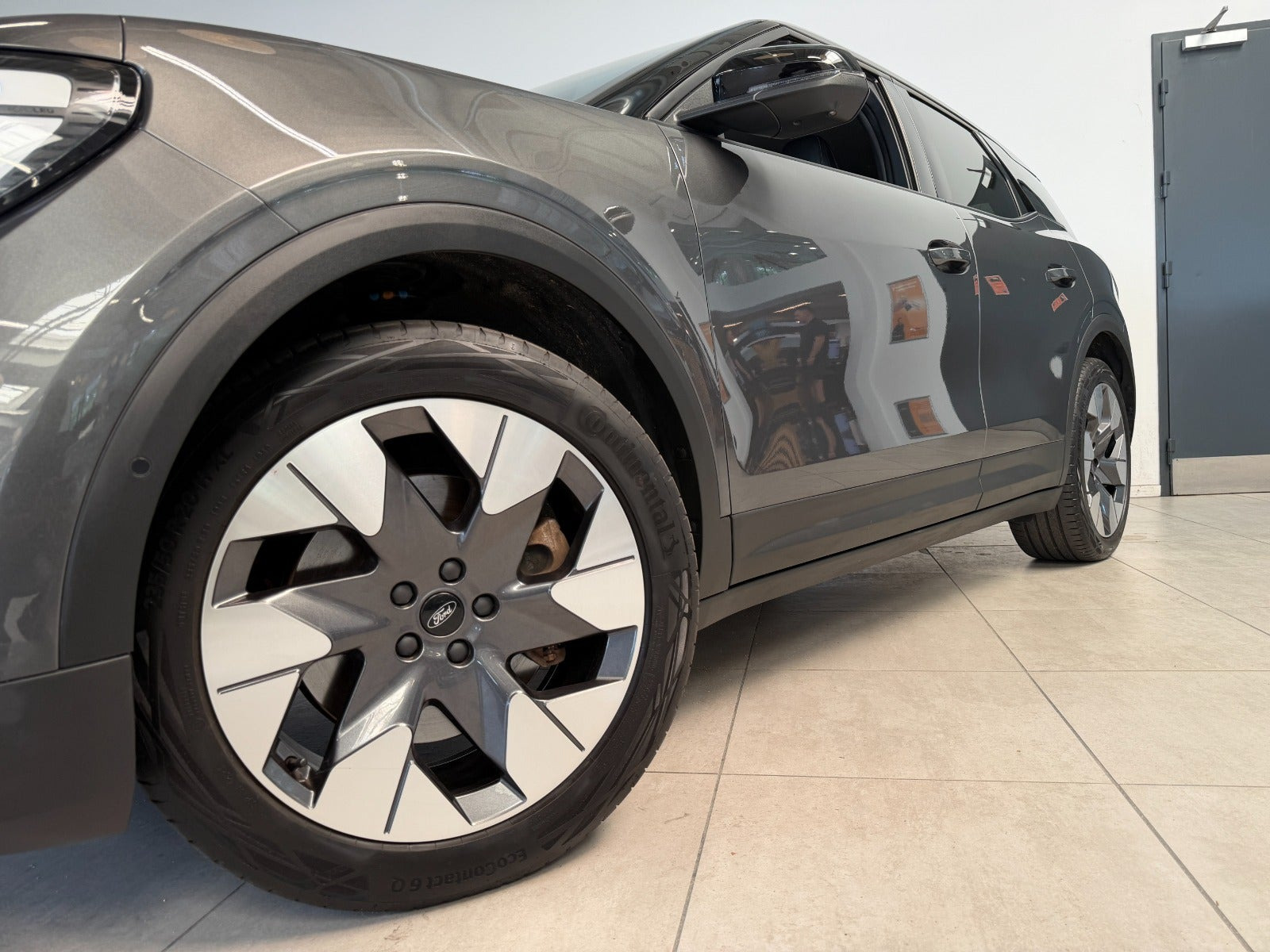 Grå Ford Explorer fra 2024