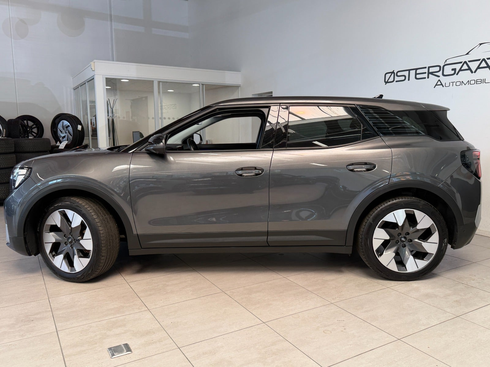Grå Ford Explorer fra 2024
