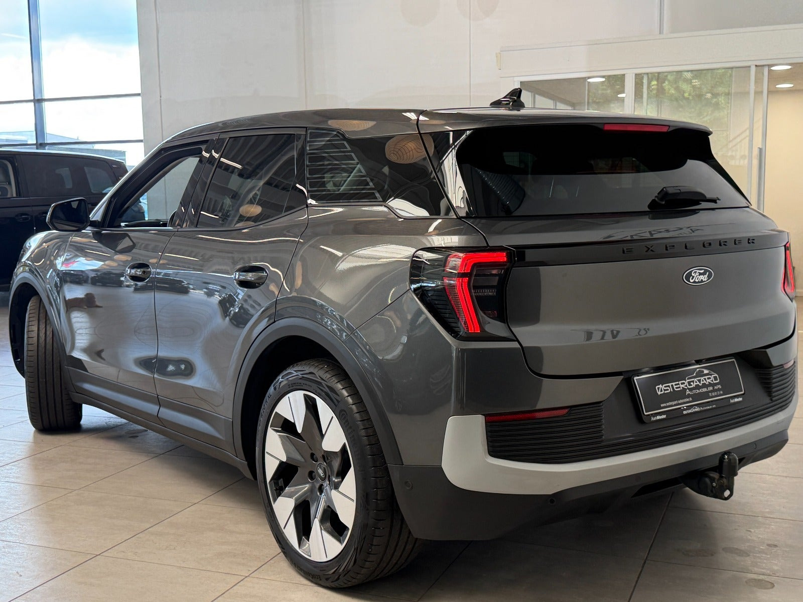 Grå Ford Explorer fra 2024
