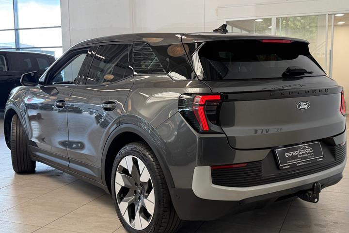 Grå Ford Explorer fra 2024