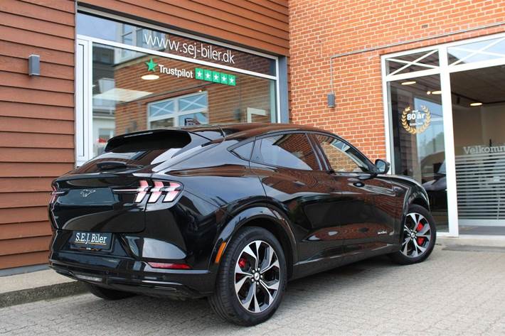 Sort Ford Mustang Mach-E fra 2021