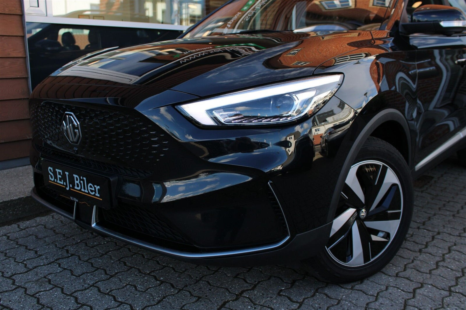 Sort MG ZS fra 2024