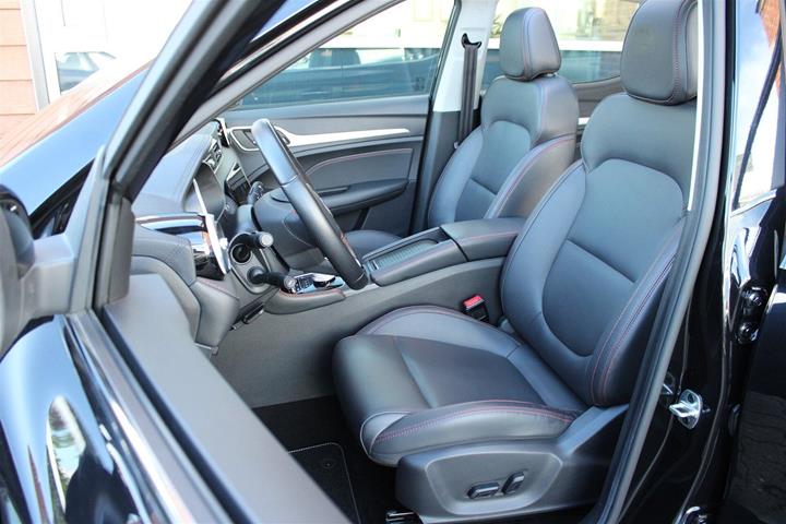 Sort MG ZS fra 2024