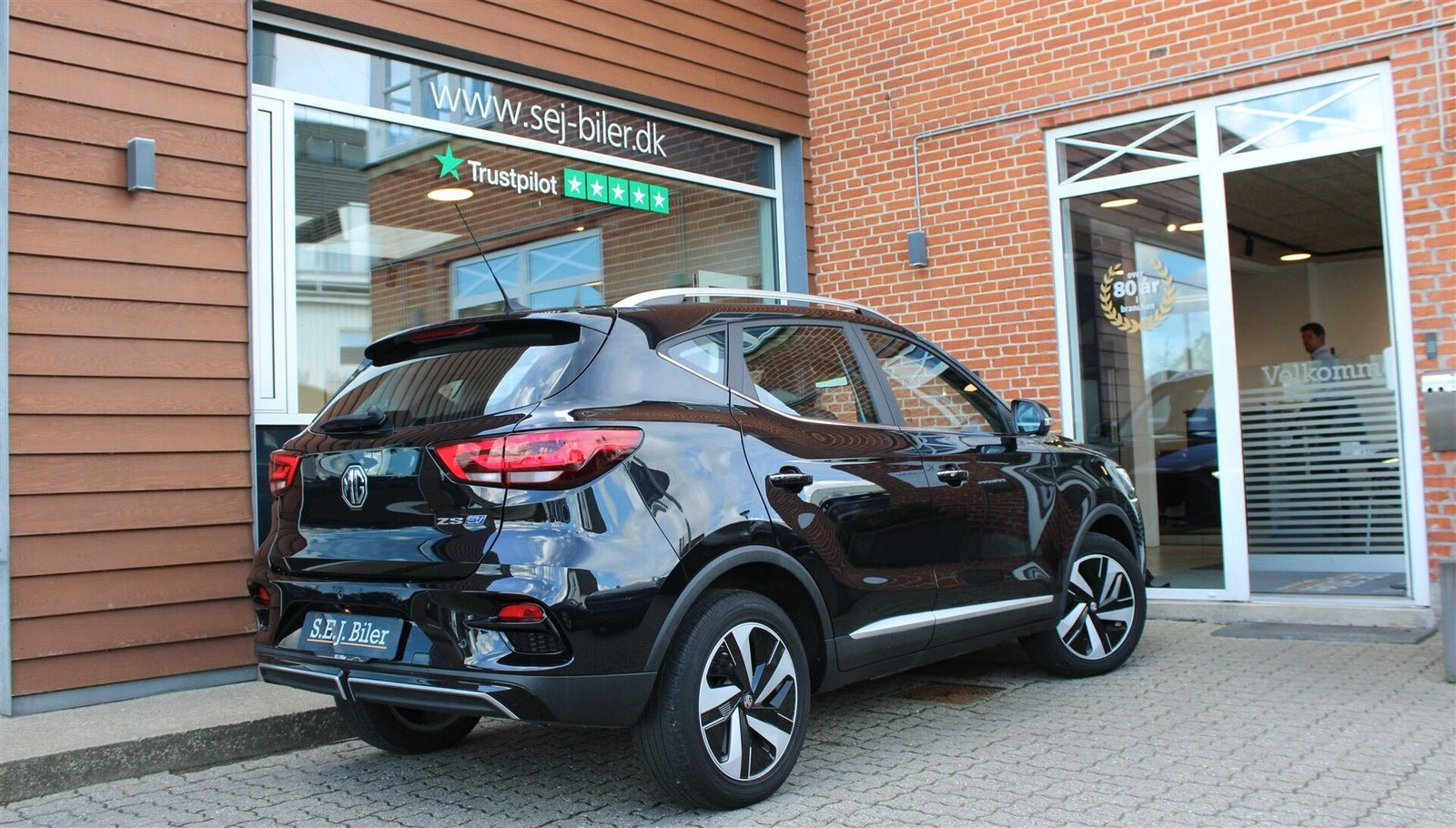 Sort MG ZS fra 2024