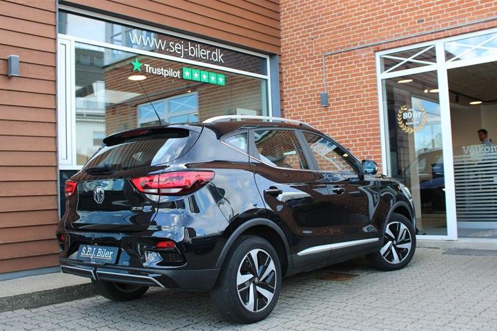 Sort MG ZS fra 2024