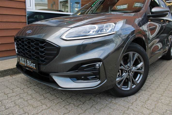 Grå Ford Kuga fra 2020