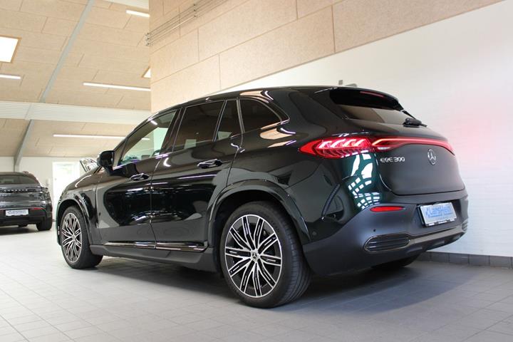 Grøn Mercedes EQE300 SUV fra 2025