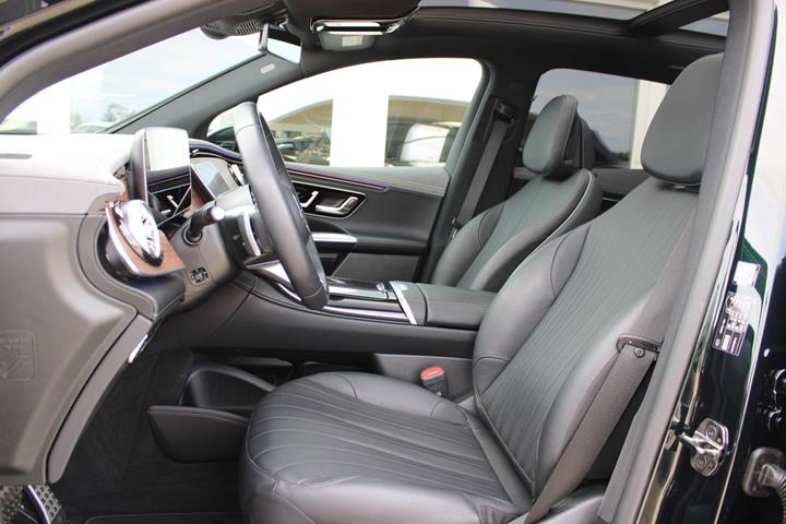 Grøn Mercedes EQE300 SUV fra 2025