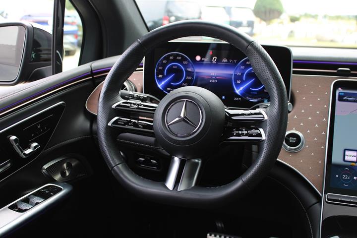Grøn Mercedes EQE300 SUV fra 2025