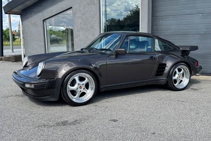 Brun Porsche 911 fra 1981