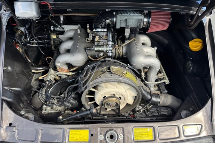 Brun Porsche 911 fra 1981