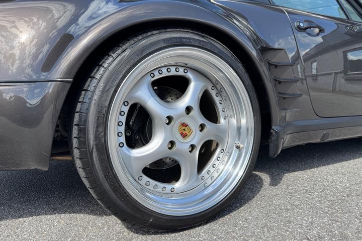 Brun Porsche 911 fra 1981