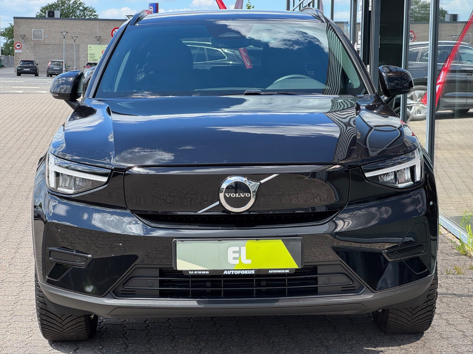 Sort Volvo XC40 fra 2024