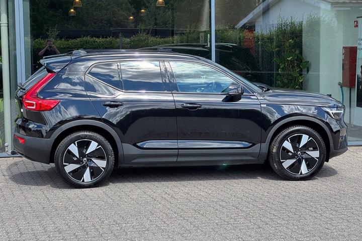 Sort Volvo XC40 fra 2024