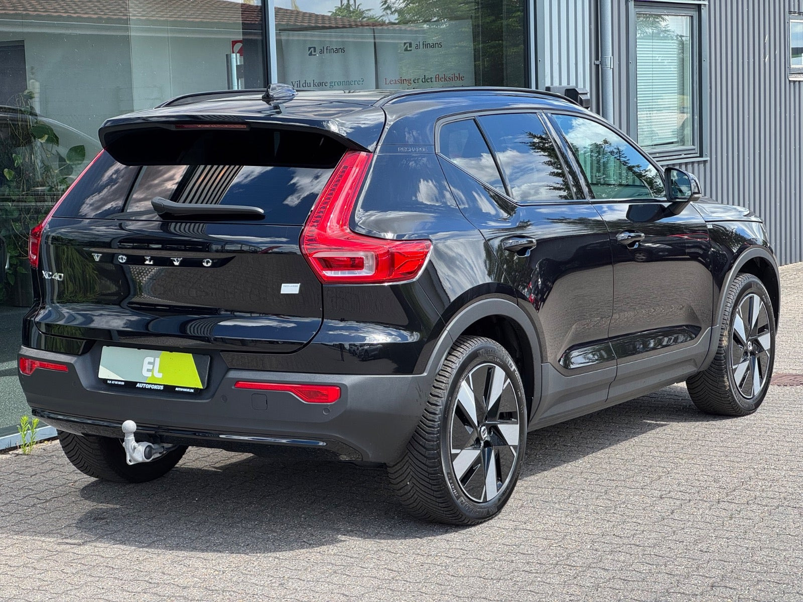 Sort Volvo XC40 fra 2024