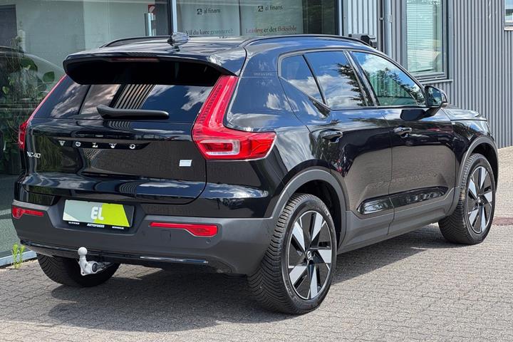 Sort Volvo XC40 fra 2024