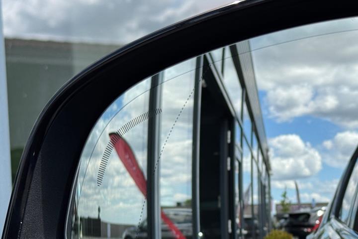 Sort Volvo XC40 fra 2024