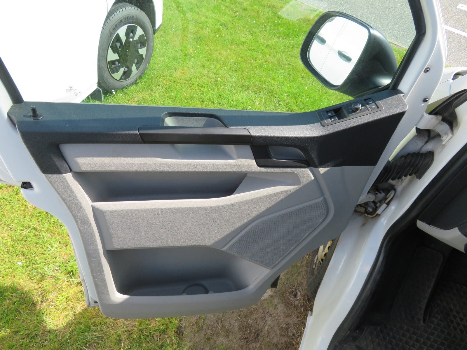 Hvid VW Transporter fra 2019