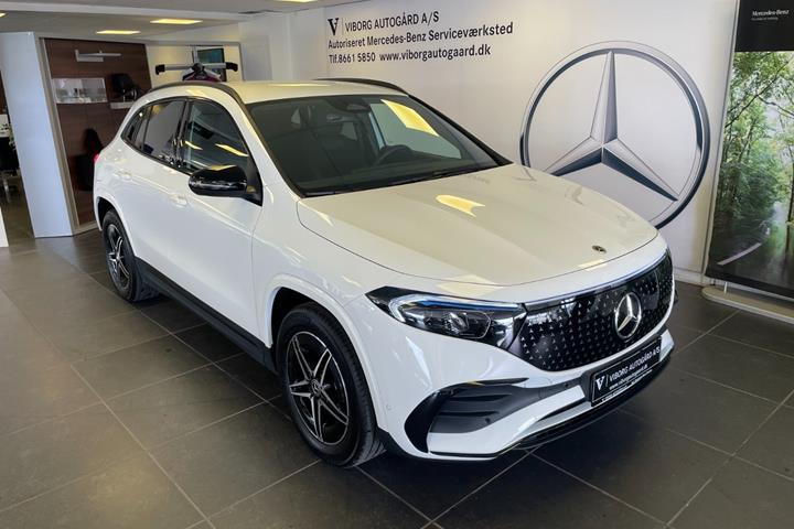 Hvid Mercedes EQA250+ fra 2026 set udefra