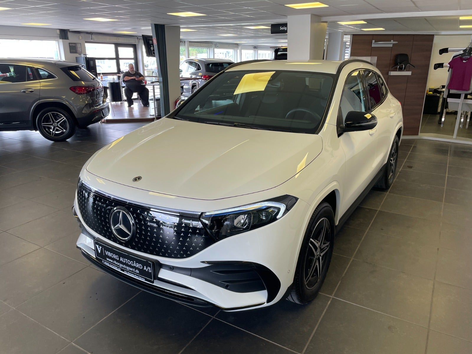 Hvid Mercedes EQA250+ fra 2026