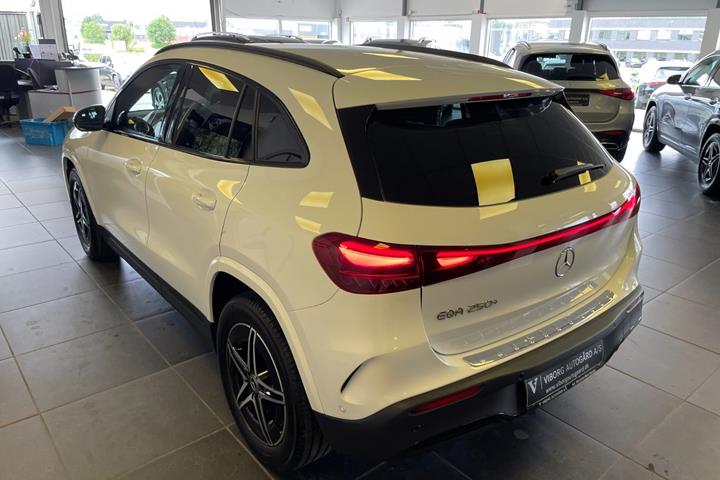 Hvid Mercedes EQA250+ fra 2026