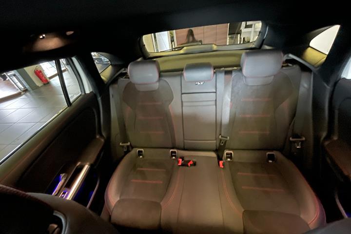 Hvid Mercedes EQA250+ fra 2026