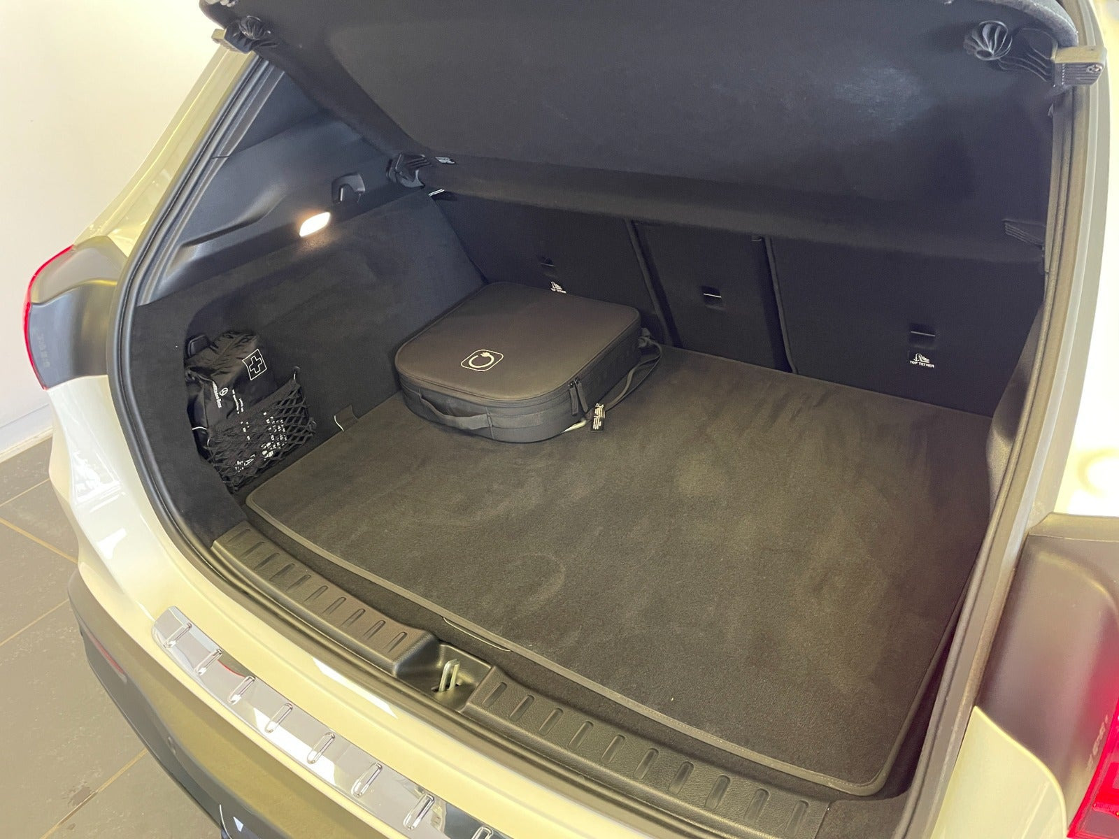Hvid Mercedes EQA250+ fra 2026