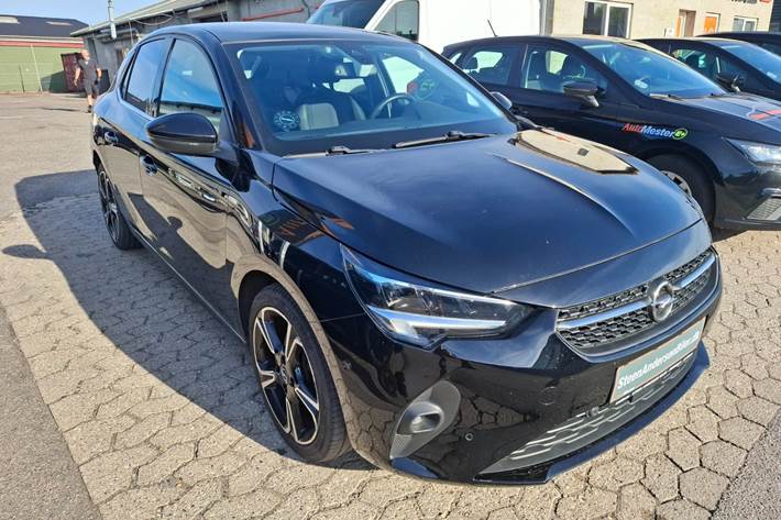 Sort Opel Corsa fra 2020