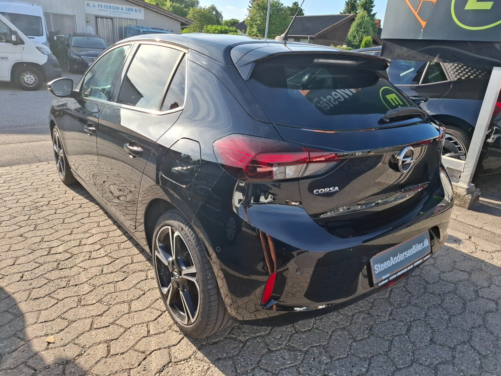 Sort Opel Corsa fra 2020