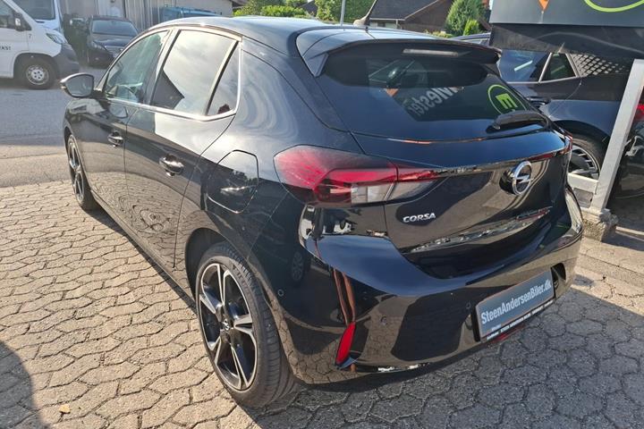 Sort Opel Corsa fra 2020