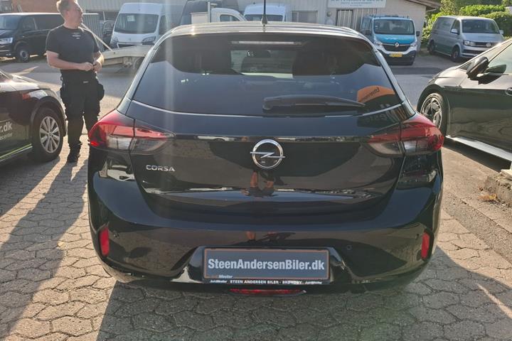 Sort Opel Corsa fra 2020