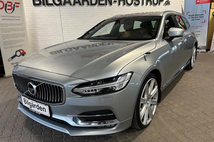 Sølv Volvo V90 fra 2017 set udefra