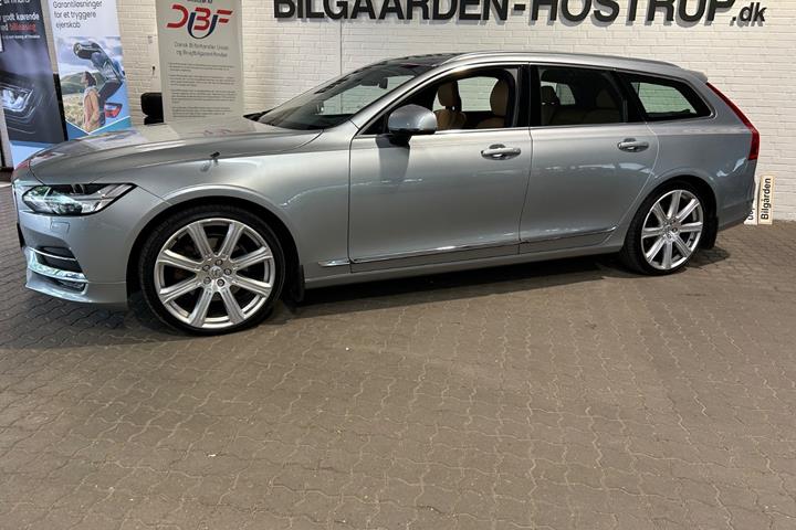 Sølv Volvo V90 fra 2017