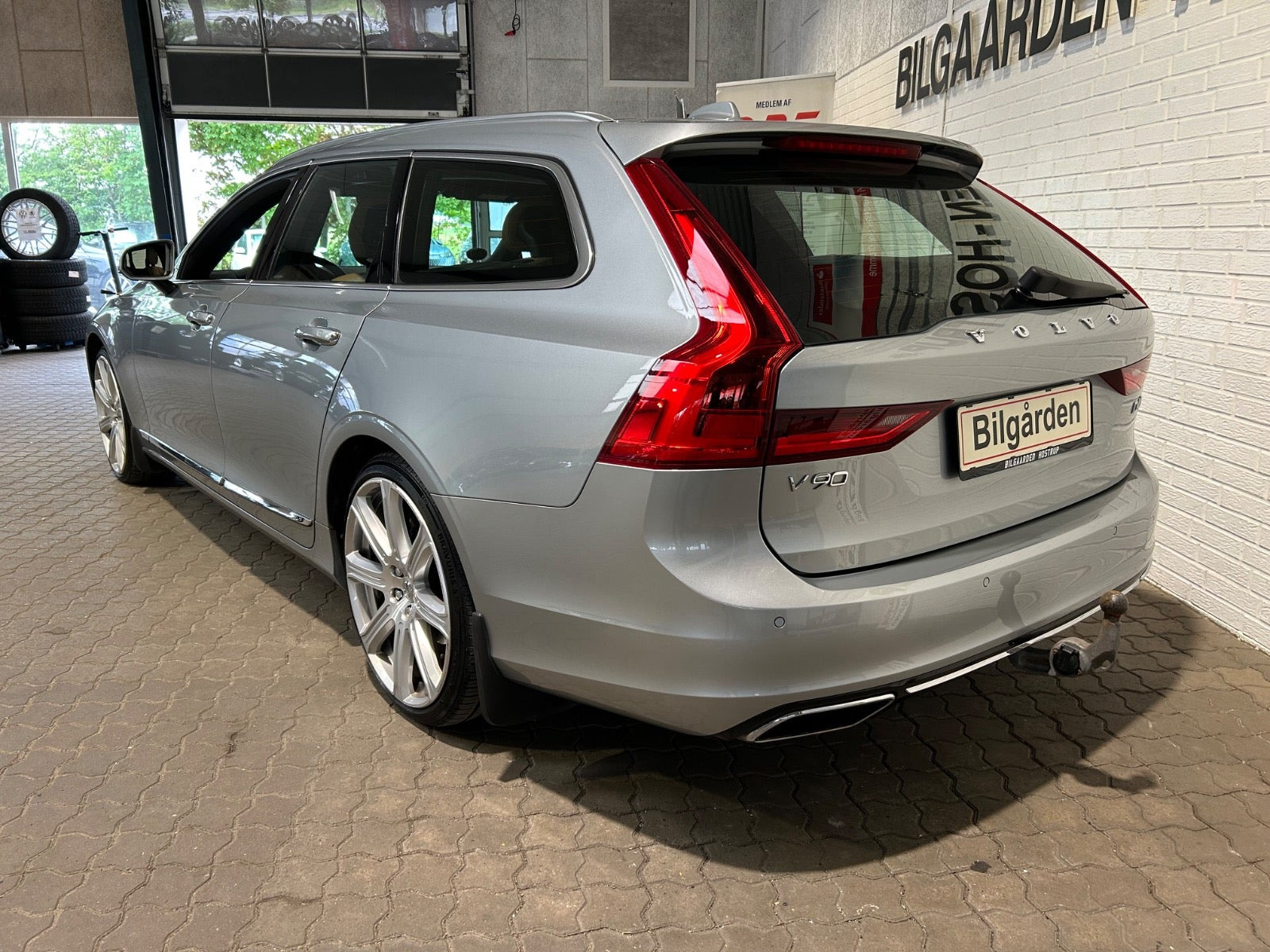 Sølv Volvo V90 fra 2017