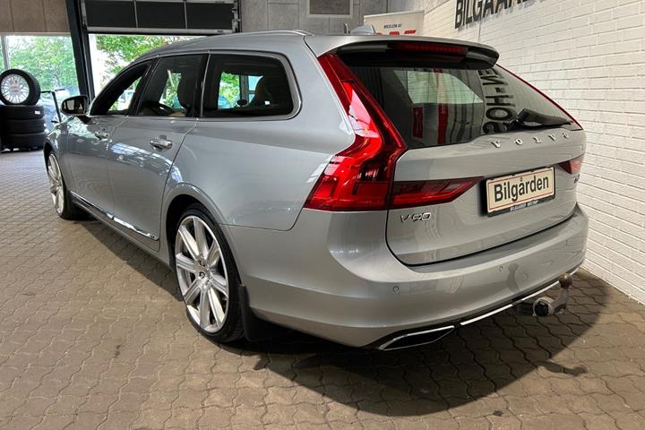 Sølv Volvo V90 fra 2017