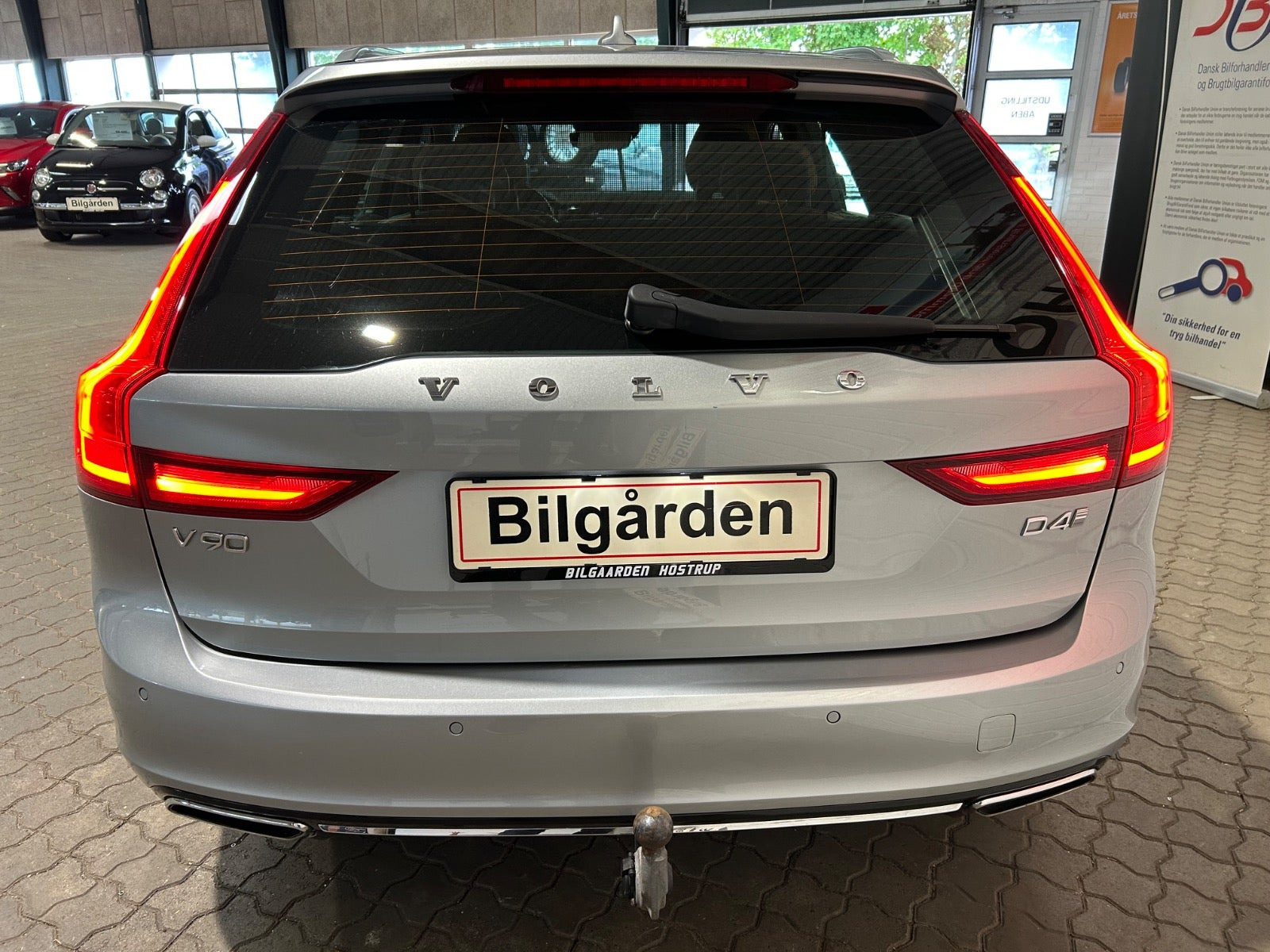 Sølv Volvo V90 fra 2017
