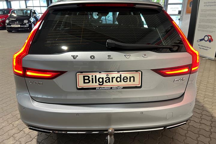 Sølv Volvo V90 fra 2017