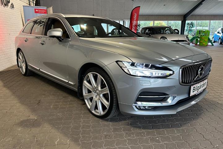 Sølv Volvo V90 fra 2017