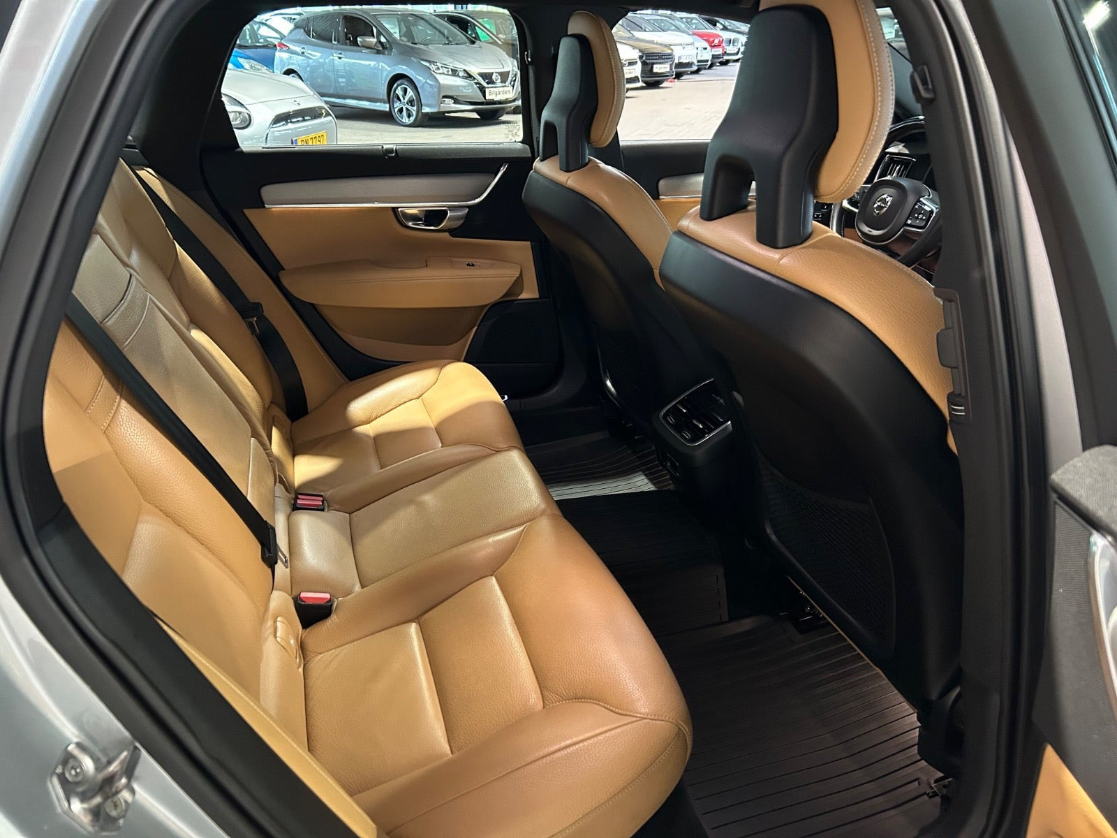 Sølv Volvo V90 fra 2017