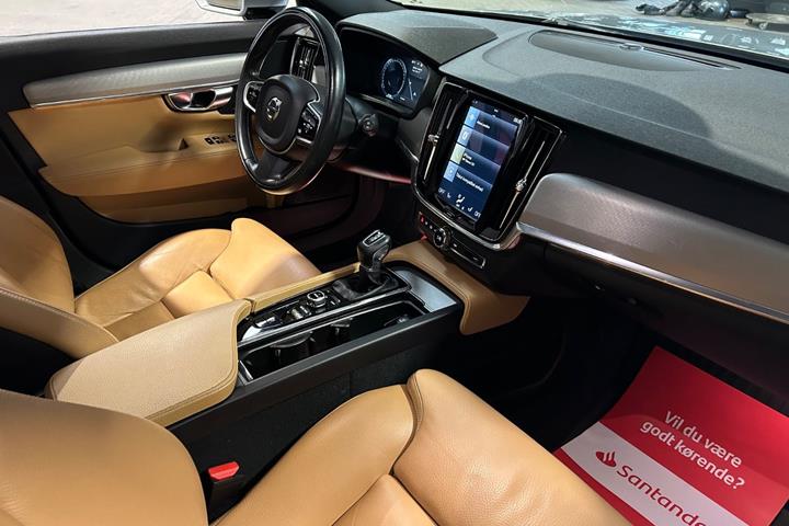 Sølv Volvo V90 fra 2017