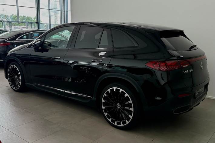 Sort Mercedes EQE350 SUV fra 2024