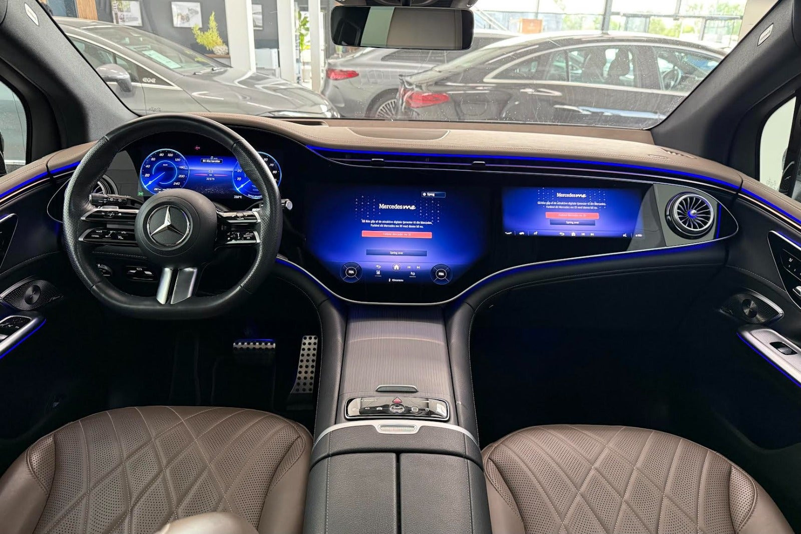 Sort Mercedes EQE350 SUV fra 2024