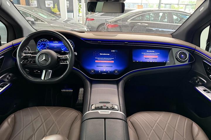 Sort Mercedes EQE350 SUV fra 2024