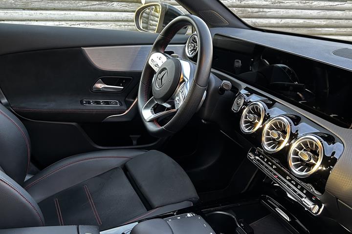 Sort Mercedes A-Klasse fra 2021