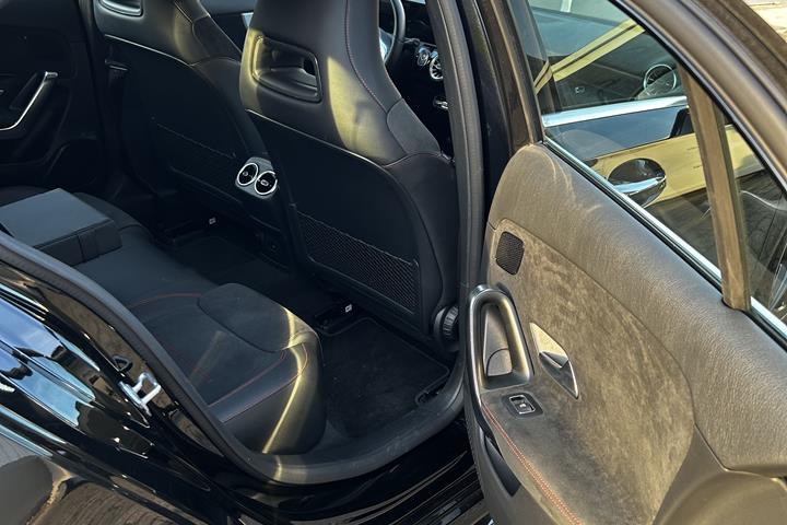 Sort Mercedes A-Klasse fra 2021