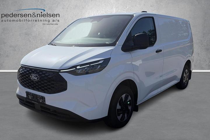 Hvid Ford E-Transit Custom fra 2026 set udefra