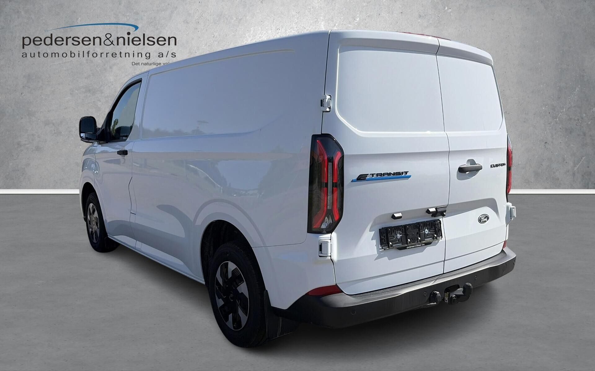 Hvid Ford E-Transit Custom fra 2026