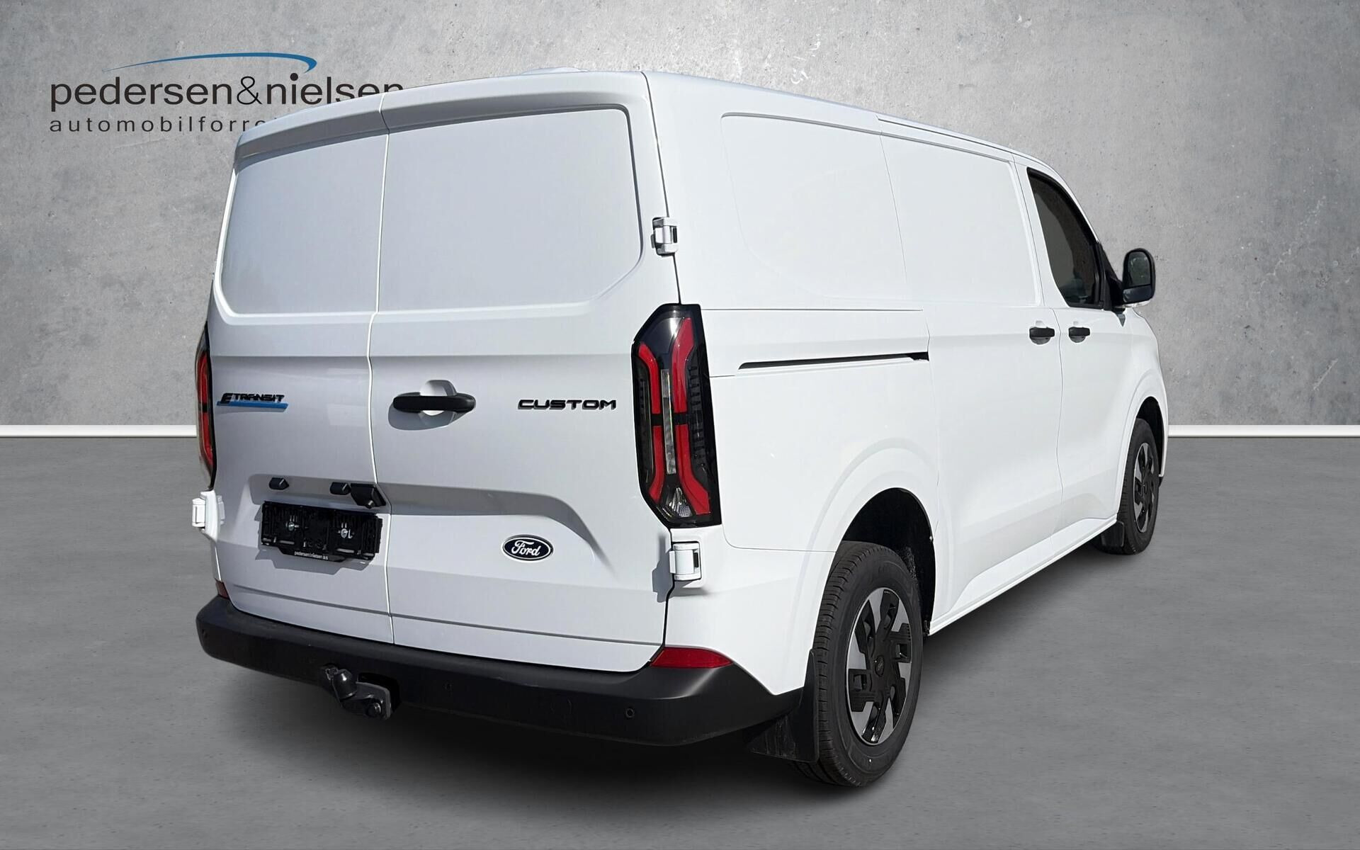 Hvid Ford E-Transit Custom fra 2026